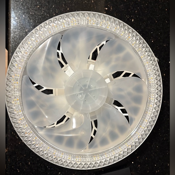 LED Multi-Function Fan Light - Picture 4 of 8